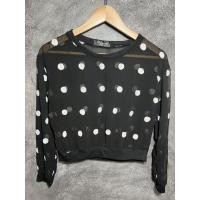 ราคา A19 เสื้อมือสองสีดำผ้าชีฟองลายจุดสีขาว (15152179306)