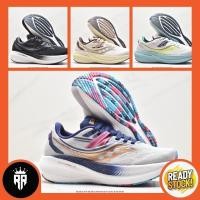 ราคา Saucony Triumph 20 รองเท้าวิ่งการฝึกอบรม Jogging Gym รองเท้ากีฬากลางแจ้ง Premium สําหรับผู้ชายผู้หญิง Unisex สีขาวสีดําสี ZT7Z (27803818235)