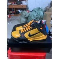ราคา 2023new Nike Zoom Turbo Kobe 5 Bruce Lee สีเหลืองสีดํารองเท้าวิ่งรองเท้าบาสเก็ตบอล TC9V V977 (24932723201)