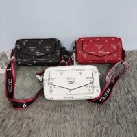 ราคา Guess กระเป๋าสะพายไหล่ ทรงสามเหลี่ยม พิมพ์ลาย แฟชั่นสําหรับสตรี (17061663281)