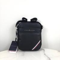 ราคา กระเป๋าสะพาย TOMMY HILFIGER MINI CROSSBODY ด้านหน้ามีโลโก้แบรนด์ เปิด ปิดกระเป๋าด้วยซิป (20670935535)
