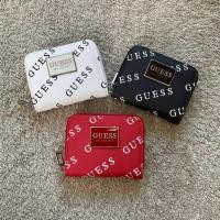 ราคา กระเป๋าสตางค์ใบสั้น GUESS SHORT WALLET กระเป๋าสตางค์ใบสั้นซิปรอบ วัสดุตัวหนังลาย SAFFIANO (18145892919)