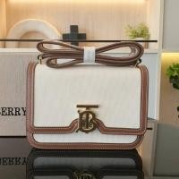 ราคา กระเป๋าสะพาย ทรงสวย BURBERRY FRAGRANCES QUITED LAMBSKIN BAG VIP GIFT WITH PURCHASE GWP พรีเมี่ยมกิ๊ฟ (16998062697)