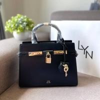 ราคา กระเป๋าถือ Lyn Hand Bag คอลเลคชั่นใหม่ งานแท้ 8 นิ้ว (14206679116)