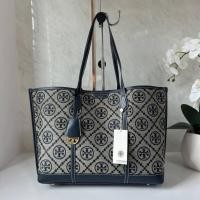 ราคา กระเป๋าสะพายไหล่ Tory burch perry monogram jacquard triple compartment tote ครั้งแรกกับลายโมโนแกรม (11103253461)