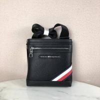 ราคา กระเป๋าสะพายTOMMY HILFIGER MINI CROSSBODY ด้านหน้ามีช่องซิปแบรนด์ (10412912163)