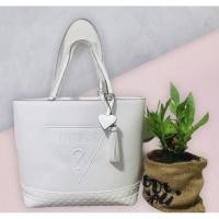 ราคา กระเป๋าสะพายไหล่ ขนาดใหญ่ GUESS BALDWINPARK TOTE BAG รุ่นหายาก (8618354750)