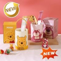 ราคา Graby2024 กล่องเก็บตะเกียบเซรามิก ลายการ์ตูนหมีพูห์ สตรอเบอร์รี่ ระบายน้ํา ไม่ต้องเจาะรู สําหรับห้องครัว (21187455919)