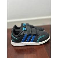 ราคา รองเท้าผ้าใบเด็กหนังสีเทาคาดน้ำเงิน Size 20cm Adidas มือสอง (23388126204)