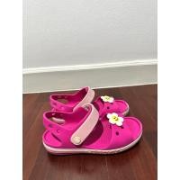 ราคา รองเท้าแตะรัดส้นเด็ก Crocs สีชมพูสดใส มีดอกไม้น่ารักมากก (13599955330)