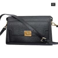 ราคา Guy Laroche กระเป๋าสะพายสตรี สีดำ AGH0023 ล็อทปัจจุบันมีสาย 1 เส้น (3640352535)