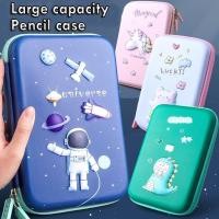ราคา การ์ตูนนักบินอวกาศกรณีดินสอ3ง น่ารัก สามชั้นความจุขนาดใหญ่กันน้ําปกกล่องดินสอสําหรับเด็กเครื่องเขียนอุปกรณ์การเรียน (27254319849)