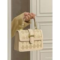 ราคา กระเป๋าผ้าตาข่ายสีแดงผู้หญิง 2024 NEW ฤดูร้อนใหม่ผ้าผูกโบว์ผู้หญิงกระเป๋าคาดเอวสีสันสดใสพร้อมเชือกรูดกระเป๋าขนาดเล็ก (25081543051)