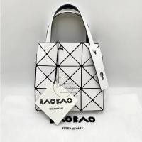 ราคา Bao bao carat small สีขาว กรุณาทักแชทเพื่อเช็คสต็อคก่อนกดสั่งนะคะ (28252183787)