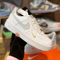 ราคา รองเท้าผ้าใบ Nike Air Force 1 รองเท้าผ้าใบสีขาว นุ่ม ใส่บาย (14863336910)