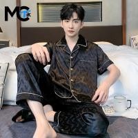 ราคา ชุดนอนผ้าซาติน ลาย V หญิง ชาย เสื้อแขนสั้น กางเกงขาสั้น XXL 5XL และ เสื้อแขนสั้น กางเกงขายาวXXL พร้อมส่งจากไทย (27005564453)