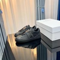 ราคา ปีรองเท้าผ้าใบ Valentino สไตล์ใหม่คู่สีดําสไตล์นําเข้าลิ้นจี่รูปแบบ Cowhide Rivets Series รองเท้าผู้ชายแฟชั่น (28600508203)