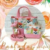 ราคา กระเป๋าผ้าแฮนด์เมดแบบถือ สะพาย ขนาดเล็ก มีสายสะพาย แถมฟรี กระเป๋าใบเล็ก พวงกุญแจดอกทิวลิป (17764364289)