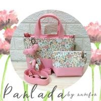 ราคา กระเป๋าผ้าแฮนด์เมดแบบถือ สะพาย ขนาดเล็ก มีสายสะพาย แถมฟรี กระเป๋าใบเล็ก พวงกุญแจดอกทิวลิป (24111145415)