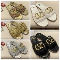 ราคา 2024 ใหม่ Valentino ร้อนสไตล์ห้าเสริม Hollow Out ขนาดใหญ่ V หัวเข็มขัดรองเท้าแตะแบนแฟชั่นลื่นความทนทานแฟชั่น Joker แนวโน้มคลาสสิก ZYOZ (29855662407)