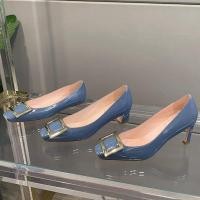 ราคา Roger Vivier รองเท้าส้นสูงผู้หญิงสไตล์คลาสสิก Square Buckle Stiletto 7 ซม 4 5 ซม ก้นแบนสีฟ้าสิทธิบัตรหนัง Sheepskin แฟชั่นขั้นสูงอารมณ์เซ็กซี่รองเท้าผู้หญิง NMKV (26455659367)