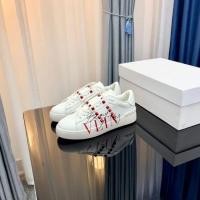 ราคา 2024valentino สไตล ์ ใหม ่ ผู ้ ชายผู ้ หญิงสไตล ์ เดียวกันสไตล ์ ใหม ่ ยุโรปอเมริกันแบนAll MatchหนาSoled CasualกีฬาRivetsรองเท ้ าสีขาวผู ้ ชายผู ้ หญิง (29050206592)