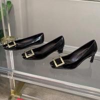 ราคา Roger Vivier รองเท้าส้นสูงผู้หญิงสไตล์คลาสสิก Square Buckle Stiletto 7 ซม 4 5 ซม ก้นแบนสีดําสิทธิบัตรหนัง Sheepskin แฟชั่นขั้นสูงอารมณ์เซ็กซี่รองเท้าผู้หญิง YWEP (29855661728)
