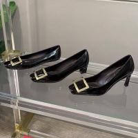 ราคา Roger Vivier รองเท้าส้นสูงผู้หญิงสไตล์คลาสสิก Square Buckle Stiletto 7 ซม 4 5 ซม ก้นแบนสีดําสิทธิบัตรหนัง Sheepskin แฟชั่นขั้นสูงอารมณ์เซ็กซี่รองเท้าผู้หญิง FKXM (28055658616)
