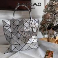 ราคา 100 BAO BAO New 6x6 Lucent Silvery Issey Miyake Unisex Bag 34X34cm (25075782229)
