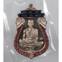 ราคา เหรียญเสมา หลวงพ่อคูณ วัดบ้านไร่ รุ่น ไตรสรณะ ไตรมาส 2557 เนื้อ อัลปาก้าลงยา (21169588783)