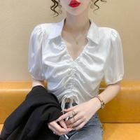 ราคา เสื้อเชิ้ตแขนสั้นคลุมเนื้อหวานในฤดูร้อนพร้อมเสื้อเชิ้ตคอวีผูกเชือกสำหรับผู้หญิง เสื้อสีดำสไตล์ฮ่องกงย้อนยุค (25381288947)