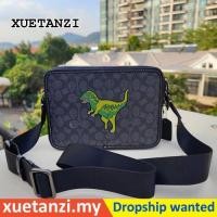 ราคา COACH cf076 charter Men Crossbody Bag กระเป๋าสะพายไหล่ผู้ชาย กระเป๋ากล้อง สี่เหลี่ยม ลายไดโนเสาร์ (23944494439)