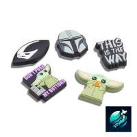 ราคา Crocs Shoe Lace Charm Disney Mandalorian 5 Pack Free Crocs Shoe Lace Charm Winnie The Pooh 5 Pack Pooh san Free Crocs Jibbitz Star Wars 5 Pack Crocs Shoe Lace Charm Spiderman 5 Pack Free Crocs Jibbitz
