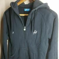ราคา เสื้อสเวตเตอร์ฮู้ดสีดำ Adidas Black Tab size 36 ยาว 22 นิ้ว B0667 02 (26351569324)