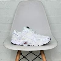 ราคา Sepatu Nike Zoom Vomero 5 สีขาว unisex (24460731284)