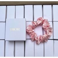 ราคา Dior Beaute Hair Ties Elastic Hair Bands Satin Silk Scrunchies Pink ยางรัดผม จาก ดิออร์ มาพร้อมกล่อง (22986139051)