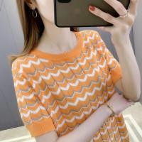 ราคา เสื้อยืดแขนสั้นลายทางสำหรับผู้หญิงเสื้อแขนสั้นผ้าไอซ์ซิลซ์แบบใหม่ฤดูร้อนปี2023เสื้อเบลาส์ผ้าถักแบบบางทรงหลวมแมทช์ลุคง่าย (29905488242)