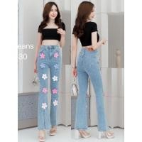 ราคา 90530 กางเกงยีนส์ขายาวผ้ายืดเอวสูงทรงขาม้าสีฟอกดีไซร์แต่งดอกไม้อับเพชรปลายขาตามเทรน (23249317820)