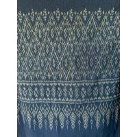 ราคา ผ้าครามทอมือลายพระราชทาน ของแท้ ลายเป็นสีเปลือกไม้ใช้ฝ้ายตะหลุง (25128566622)