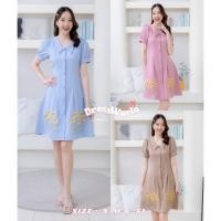 ราคา S XL 9363 งานป้าย Dress World เดรสสั้นสีพื้น แต่งกระดุมหน้า ปักดอก น่ารัก ใส่ได้ทุกงานจ้า (20182031393)
