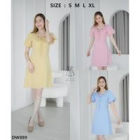 ราคา S XL 889 งานป้าย Dress World ชุดเดรสสั้นคอปกระบาย ปักลายดอก มีเชื้อกผูก ลายสก๊อตเล็ก (19232325350)