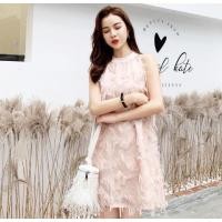 ราคา เดรสขนนก สีชมพูงานป้าย fashion แขนเว้าล้ำเพิ่มความเซกซี่เบาๆ ดีเทลขนนกงานสวยหรูดูแพง (24884377997)