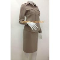 ราคา XL XXL 3XL ชุดข้าราชการหญิงแขนยาวเข้ารูปสวย กระโปรงทรงสอบซับในเต็มตัวยาว 22 นิ้ว ชุดสีกากีแขนยาวหญิง ชุดสีกากีเข้มพอดี (7621102030)