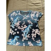 ราคา เสื้อยืดด้านหน้าผ้ามัน ด้านหลังเป็นผ้าบางลาายดอกไม้ดิออร์สีน้ำเงินรอบอก38นิ้วความยาว24นิ้ว (27207282041)
