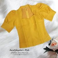 ราคา เสื้อไหมลาว คอสี่เหลี่ยม แขนสั้น แต่งดอก แมชใส่กับกางเกงหรือผ้าถุง ไปงานบวช งานบุญ สวยมาก (23562084702)