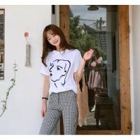 ราคา ชุดSet 2ชิ้น เสื้อยืดคอกลมสีขาวผ้าคอตตอน มาพร้อมกับกางเกงขายาวลายสก๊อต (3452107815)