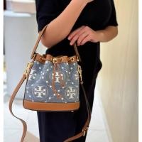 ราคา Tory Burch T Monogram Denim Bucket Bag (26409262012)