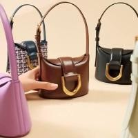 ราคา กระเป๋า Charles Keith Gabine Bucket Bag แท้ (22140876458)