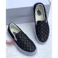 ราคา รองเท้า Van Slip On Unisex ใส่ได้ทั้ง ชาย หญิง ส่งฟรี (23646206532)