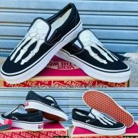 ราคา รองเท้า Vans Slip On ลายกระดูก ใส่ได้ทั้ง ชาย หญิง ส่งฟรี (23547326364)